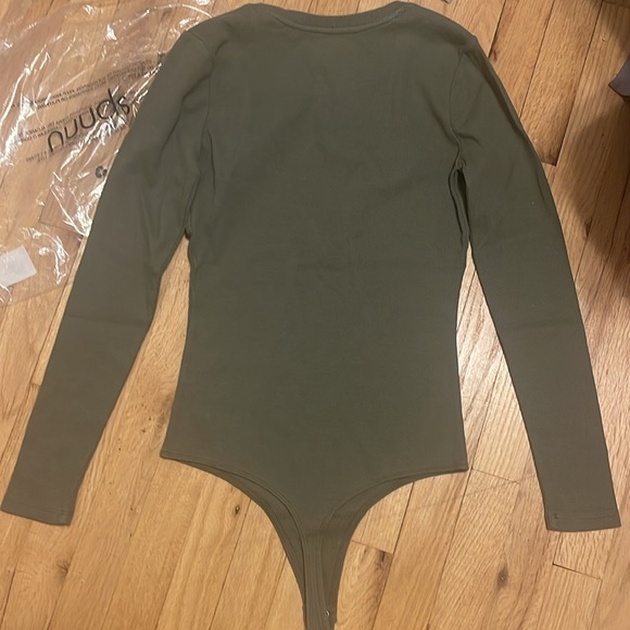 NWT nuuds long sleeved ribbed crew neck bodysuit - Picture 3 of 3